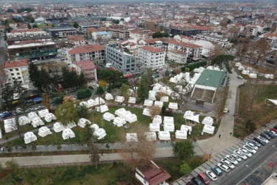 Düzce’de depremde evleri hasar görenler, yeni güne çadırlarda uyandı (4)