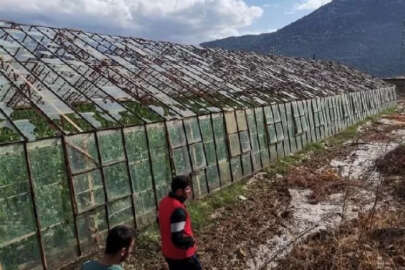 Mersin’de sağanak; giriş katları su bastı (2)