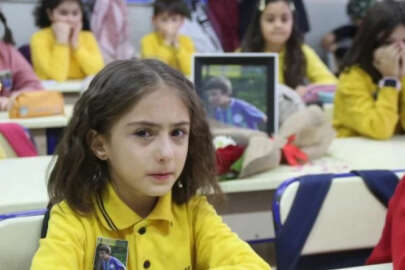 Devrilen kale direğinin altında kalıp ölen Yiğit, okulunda anıldı