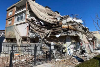 Deprem felaketinde 2’nci gün; enkaz başlarında umutlu bekleyiş (9)