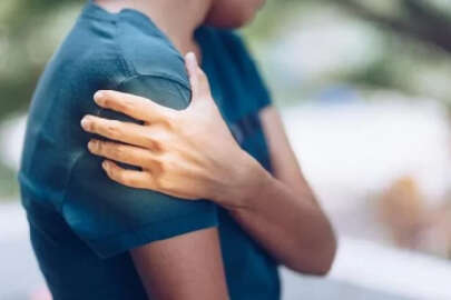 Basit bir ağrıyla başlayıp zamanla hareket kısıtlamasına neden oluyor; ‘donuk omuz sendromu’
