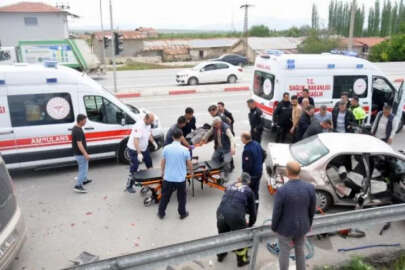 Karaman’da iki otomobil çarpıştı: 1 ölü, 7 yaralı