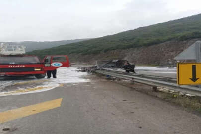 Antalya’da devrilen boya ve tiner yüklü TIR, alev alev yandı (2)