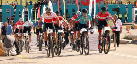 Milli bisikletçiler, Palandöken'de olimpiyat kotası için pedal çevirdiler