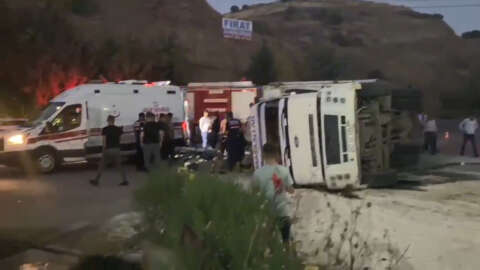 Elazığ'da kontrolden çıkan kamyon devrildi: 5 yaralı