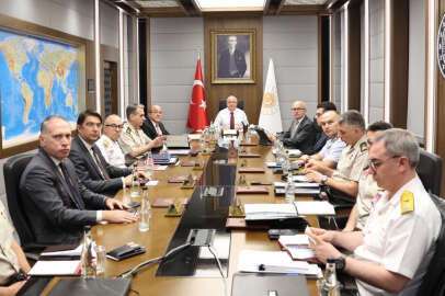 Bakan Güler, birlik komutanları ile görüştü