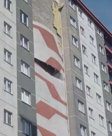 Esenler'de apartmanın dış cephesi çöktü; mahallede panik yaşandı - 1