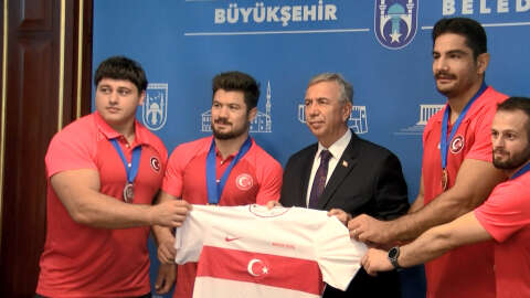 Olimpiyat kotası alan Milli güreşçilerden Mansur Yavaş'a ziyaret