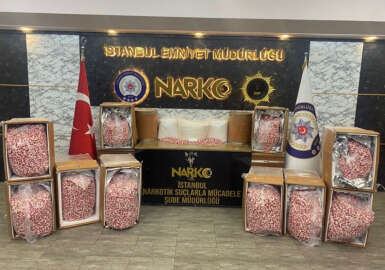 Bakan Yerlikaya: 16 ilde 99 zehir taciri yakalandı