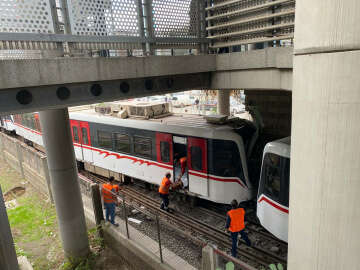 İzmir'de metro raydan çıktı