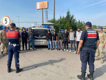 Edirne'de 327 kaçak göçmen ile 8 organizatör yakalandı