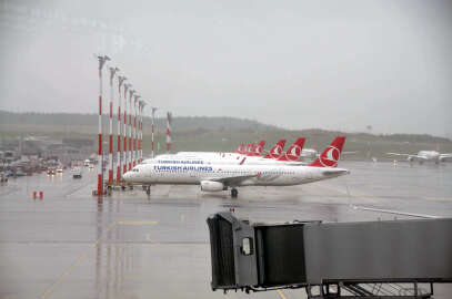 İstanbul'da fırtına hava ulaşımını olumsuz etkiledi