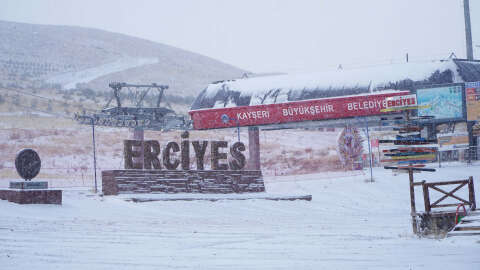 Erciyes'te kar yağışı etkili oldu