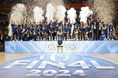 EuroLeague şampiyonu Fenerbahçe Alagöz Holding kupasını aldı