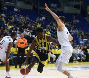 Potadaki derbide kazanan Fenerbahçe Beko