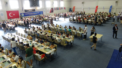 Bitlis’te 400 sporcunun katıldığı Uluslararası satranç turnuvası başladı