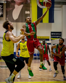 Karşıyaka potada Fenerbahçe'yi geçti