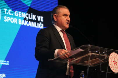 Bakan Bak: Ülkesinin önemli değerlerini özümsemiş, vatanını seven gençler istiyoruz