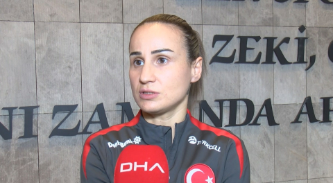 Milli futbolcu Arzu Karabulut: İlk 2 maçı galibiyetle bitirip 6 puanla en üst sırada olmak istiyoruz
