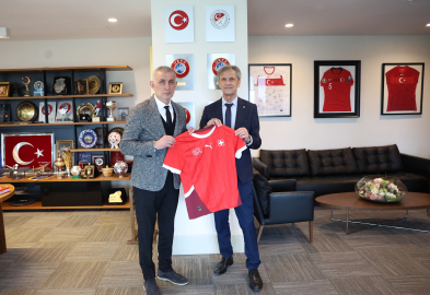 İsviçre Futbol Federasyonu Başkanı Blanc, Hacıosmanoğlu'nu makamında ziyaret etti