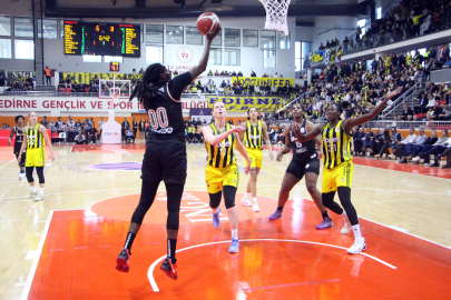 Çimsa ÇBK Mersin Kadınlar Türkiye Dörtlü Finali'nde adını finale yazdırdı