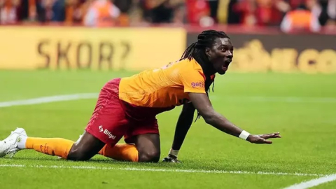 Galatasaray taraftarının unutamadığı Bafetimbi Gomis: Bazen gerçekten fazla oluyor
