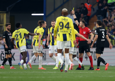 Derbi kazanamayan Fenerbahçe ve Mourinho şampiyonluk yarışına havlu attı