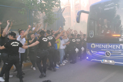 Menemen FK evinde havlu attı
