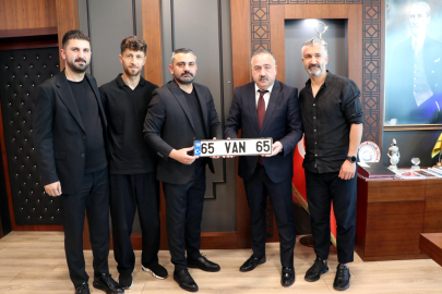 Vanspor’a özel plaka hediyesi; '65 VAN 65'