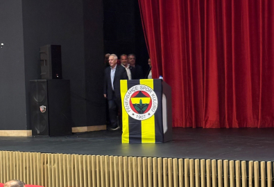 Fenerbahçe eski başkanı Aziz Yıldırım, genç kongre üyeleri ile bir araya geldi