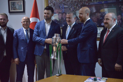 Bakan Bak: Bursaspor'u, Süper Lig'de görmek istiyoruz
