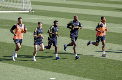 Fenerbahçe hazırlıklarını çift antrenmanla sürdürdü