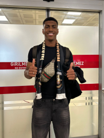 Trabzonspor, Felip Augusto ile 4 1  yıllık sözleşme imzaladı
