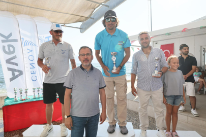 Karşıyaka'daki yelken şampiyonasına görkemli kapanış