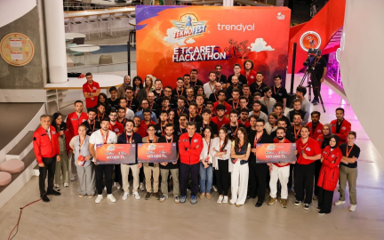 Selçuk Bayraktar, Trendyol E-Ticaret Hackathonu Ödül Töreni’ne katıldı