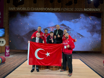 Yusuf Fehmi Genç, Dünya Halter Şampiyonası’nda bronz madalya kazandı