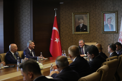 Bakan Bak, Fenerbahçe yönetimini kabul etti