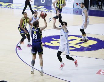 Fenerbahçe Beko - Aliağa Petkim Spor: 105-83