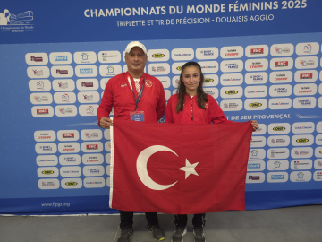 Türkiye rekortmeni 15 yaşındaki Yağmur Tosun, dünya 3’üncüsü oldu