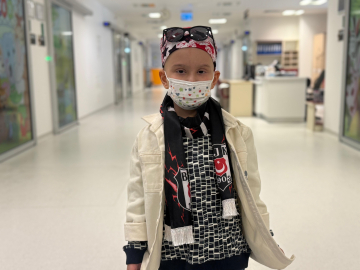 6 yaşındaki Miran Ege, ilik nakliyle ikinci kez hayata sarıldı / Video eklendi