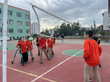 Serebral palsili Cemre'nin en büyük hayali milli voleybolcu olmak