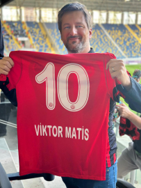 Macaristan Büyükelçisi Matis, ailesiyle Gençlerbirliği tribününde