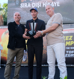 Dünya Şampiyonu Toprak Razgatlıoğlu'na coşkulu karşılama/ Ek fotoğraf