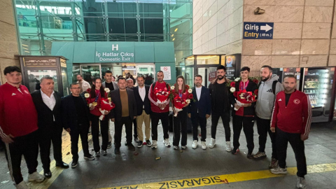 Dünya şampiyonu Tekvando Milli Takımı’na Ankara’da coşkulu karşılama