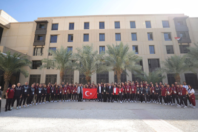 Bakan Bak, Suudi Arabistan’da milli sporcularla bir araya geldi