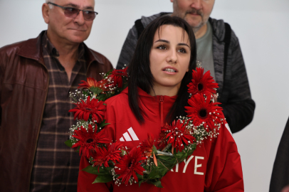 Riyad’da bronz madalya kazanan milli sporcu Berna Tut’ törenle karşılandı