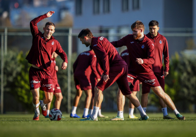 Bordo-mavililer taktik çalıştı