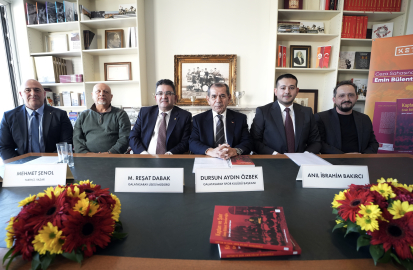 'Kaptan ve Şair: Emin Bülent Serdaroğlu' Ketebe Yayınları'ndan çıktı