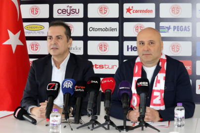 Antalyaspor'da Sami Uğurlu için imza töreni düzenlendi