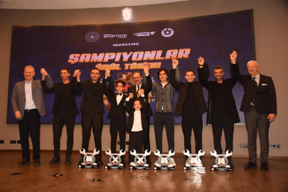 Motosiklet şampiyonları İzmir'de kupalarını aldı